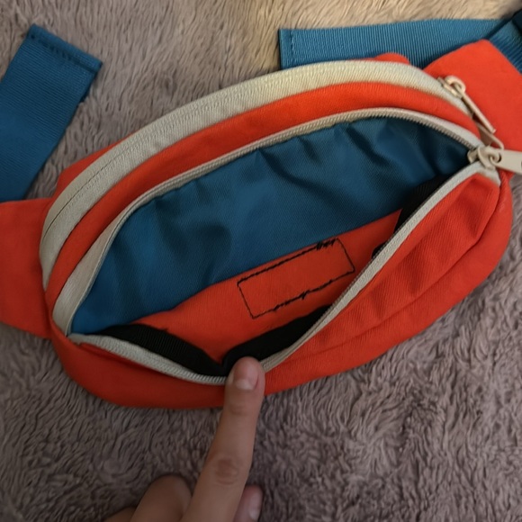 💵SOLD💵 KAVU 🏔️ @ UO Colorblock Fanny Pack - Picture 3 of 4